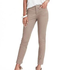 Banana Republic Sloan Pant in Lustrous Sateen Cotton EUC